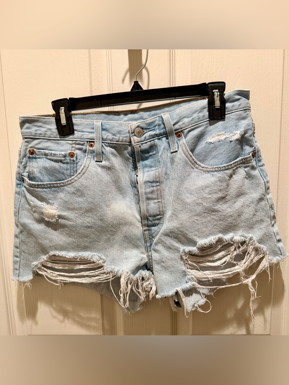 Levi’s 501 Women’s W31 Light Wash Distressed Cutoff Denim Shorts